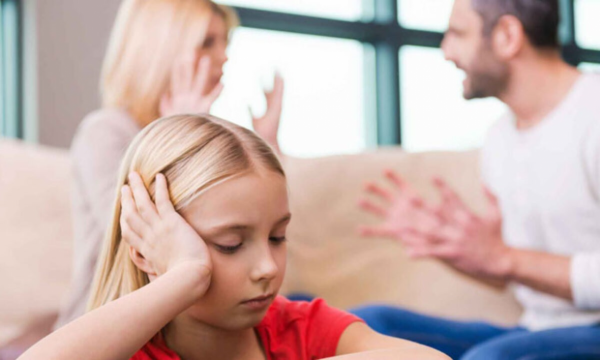 تاثیر دعوای والدین مقابل بچه ها